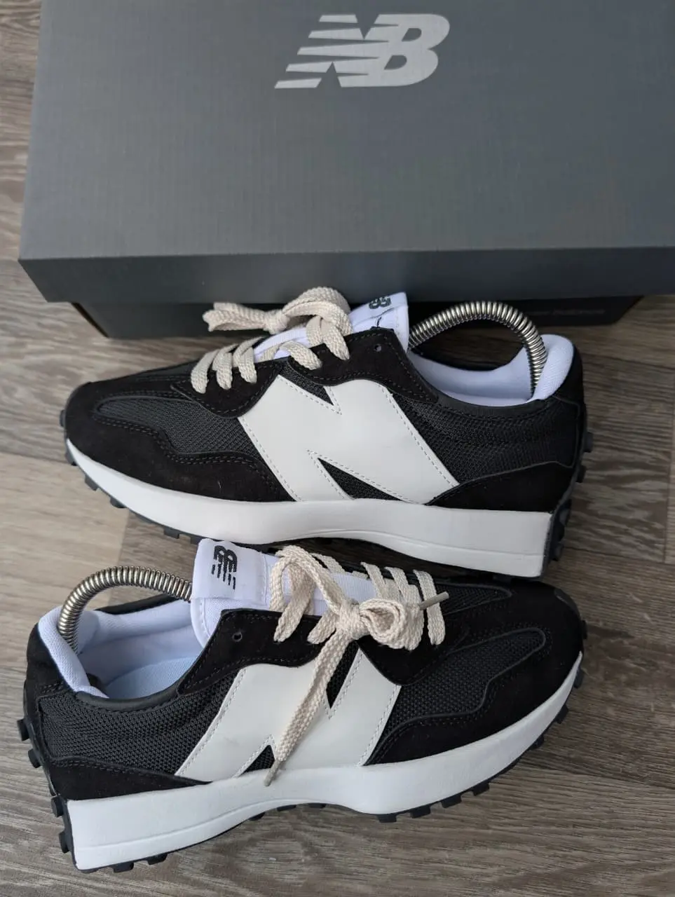 New Balance 327 Black/White