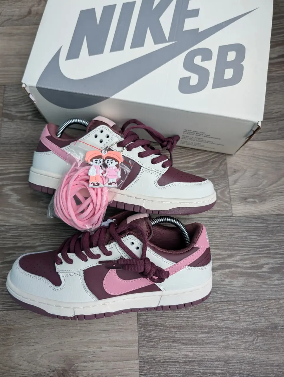 Nike SB Dunk Low Burgundy Pink