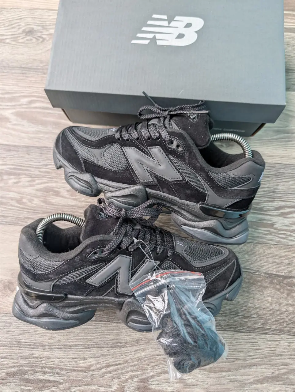 New Balance 9060 – Triple Black