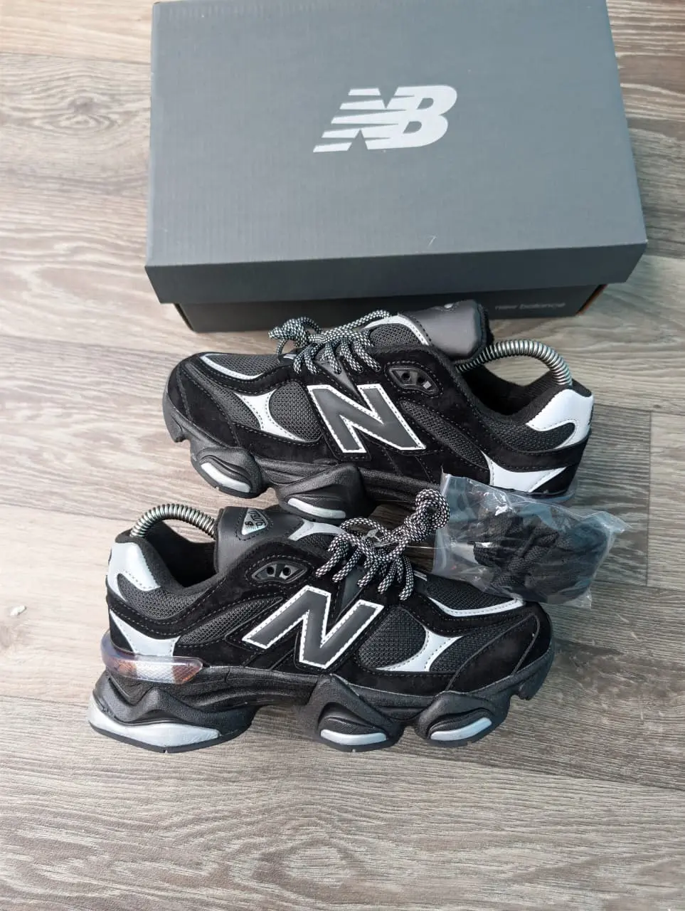 New Balance 9060 – Black/White