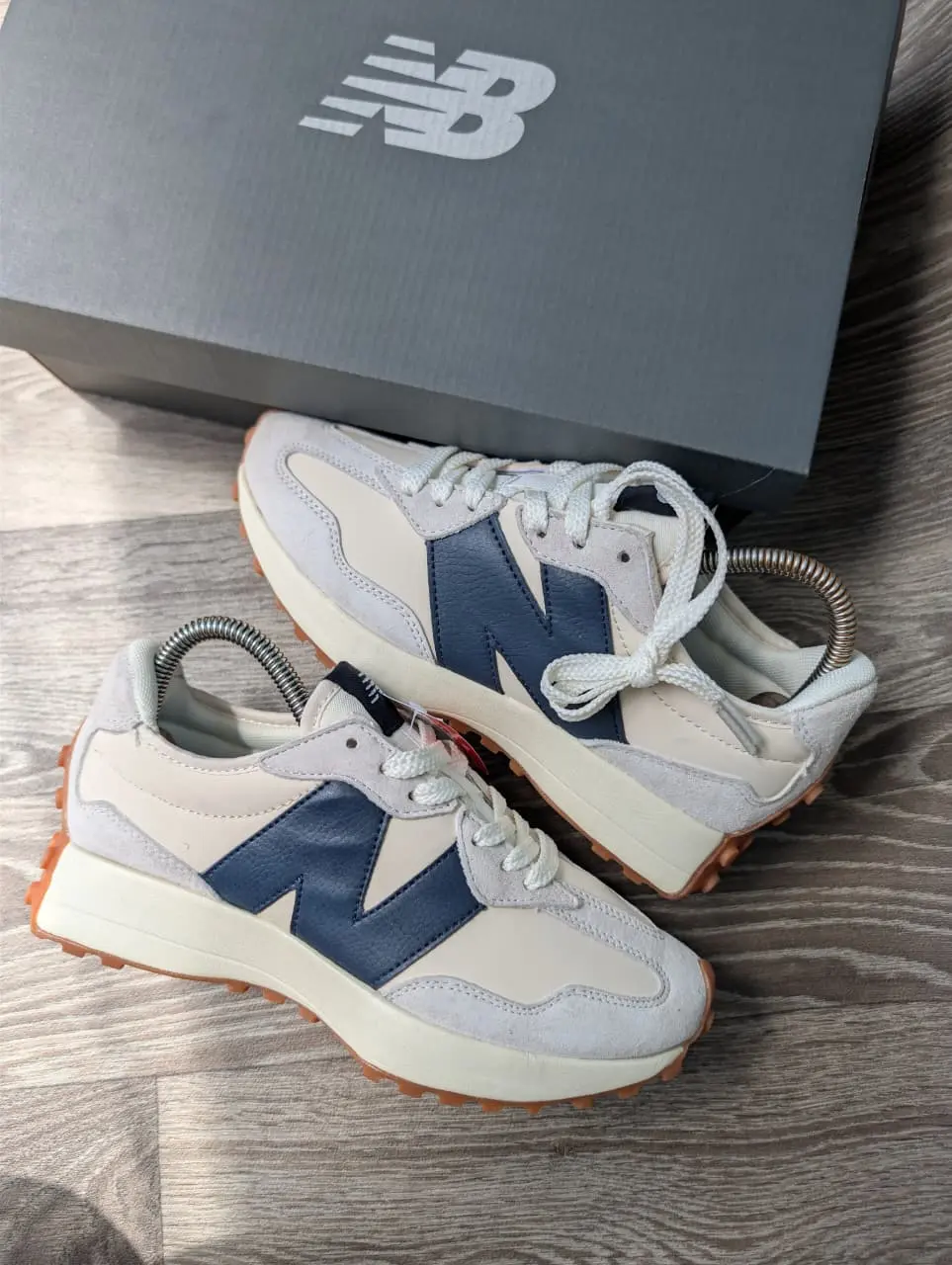 New Balance 327 – Cream/Navy